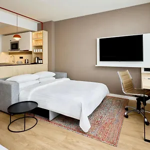 4* מלון By Marriott
